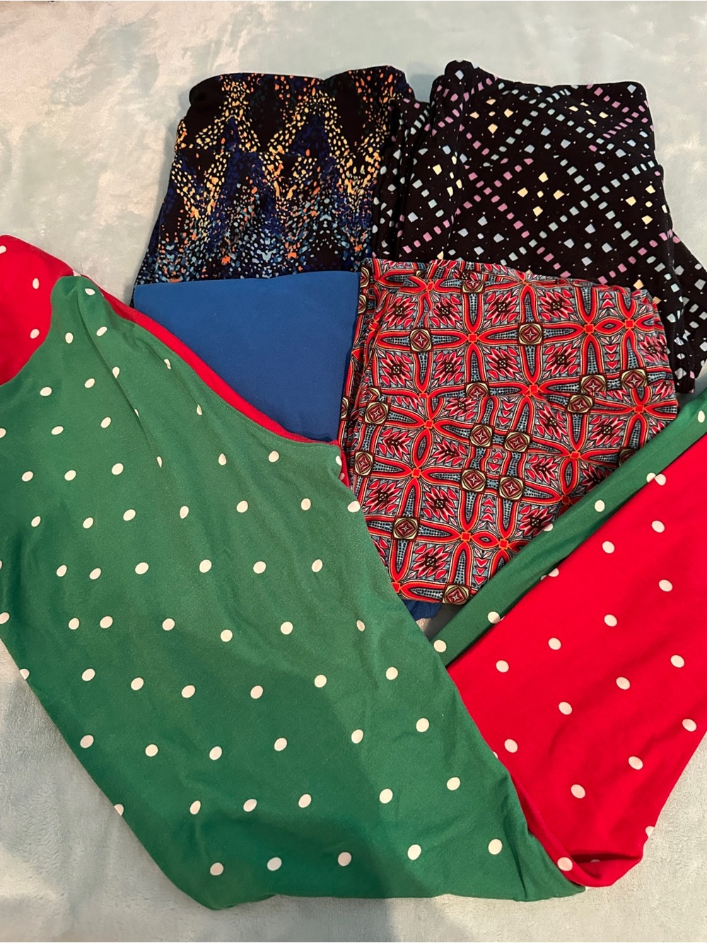 LuLaRoe Leggings Bundle Featuring HTF Christmas Leggings